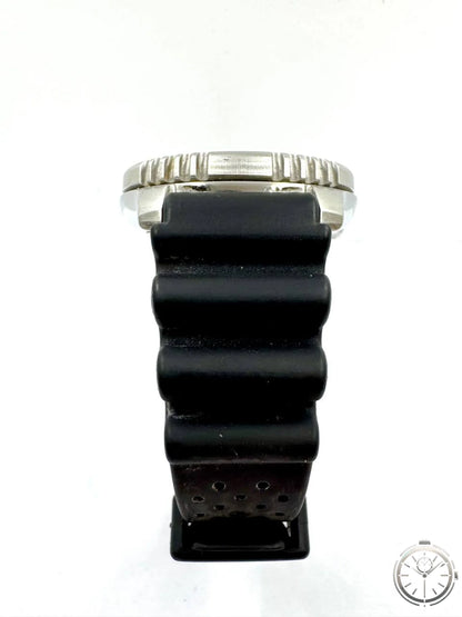 Citizen Promaster NY0040-09W — Vista dall'alto con cinturino gomma nero originale