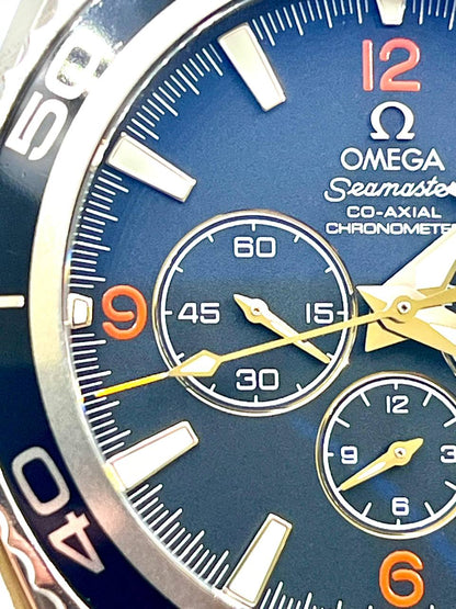 Omega Seamaster Planet Ocean 600M Chronograph 45.5 mm — Vista posteriore fondello con bracciale