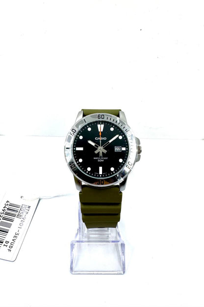 Casio MTP-VD01-3E — Vista frontale completa con cinturino verde militare