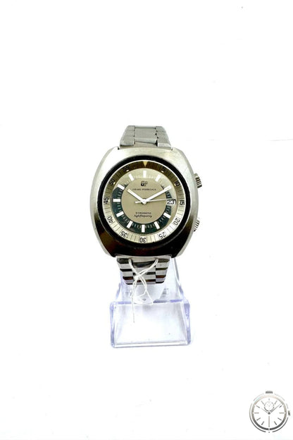 Girard-Perregaux Gyromatic High Frequency — Vista frontale su espositore con tag LeosWatches