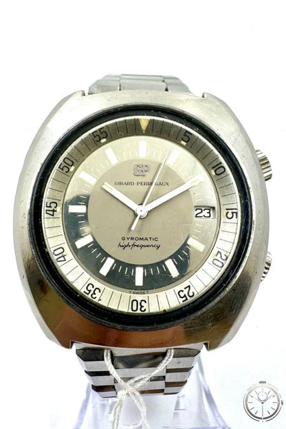 Girard-Perregaux Gyromatic High Frequency — Vista frontale quadrante bicolore scala minuti corona logata GP bracciale acciaio