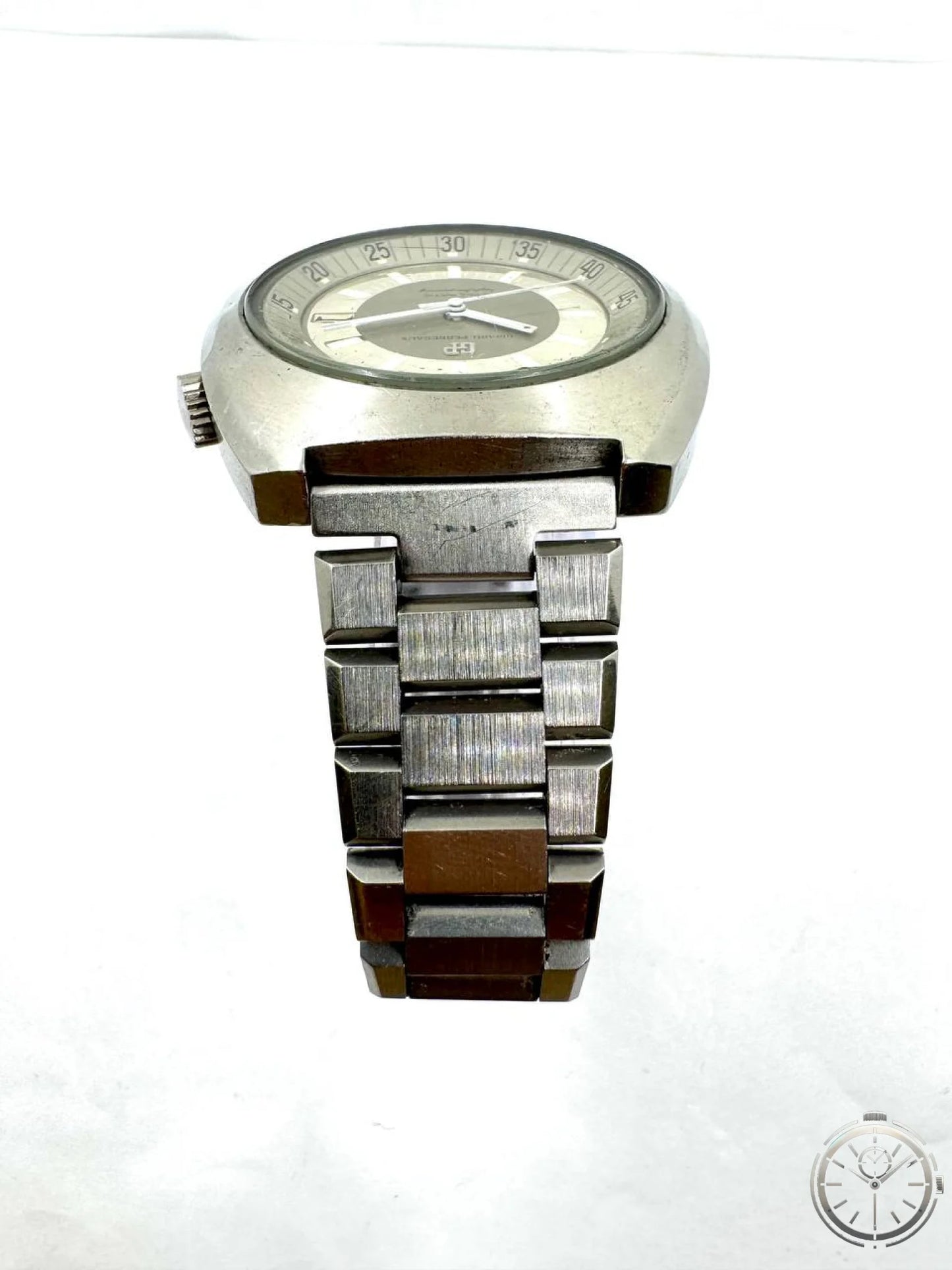 Girard-Perregaux Gyromatic High Frequency — Vista dall'alto bracciale acciaio inox texture brushed righe parallele anni 70