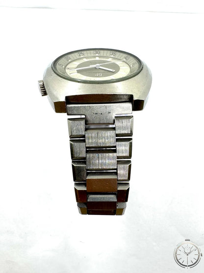 Girard-Perregaux Gyromatic High Frequency — Vista dall'alto bracciale acciaio inox texture brushed righe parallele anni 70