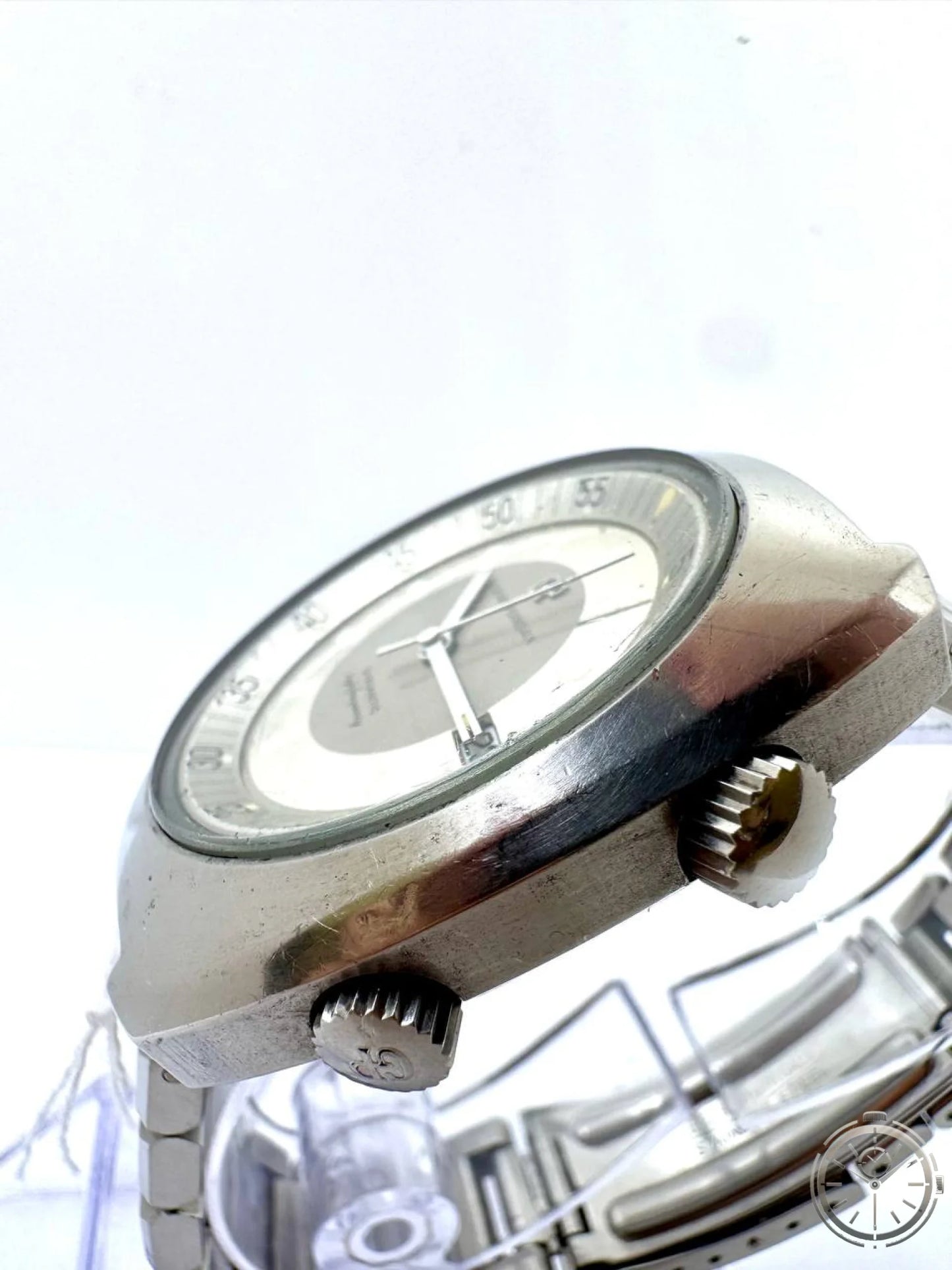 Girard-Perregaux Gyromatic High Frequency — Vista laterale con corona logata GP e profilo cassa bombato