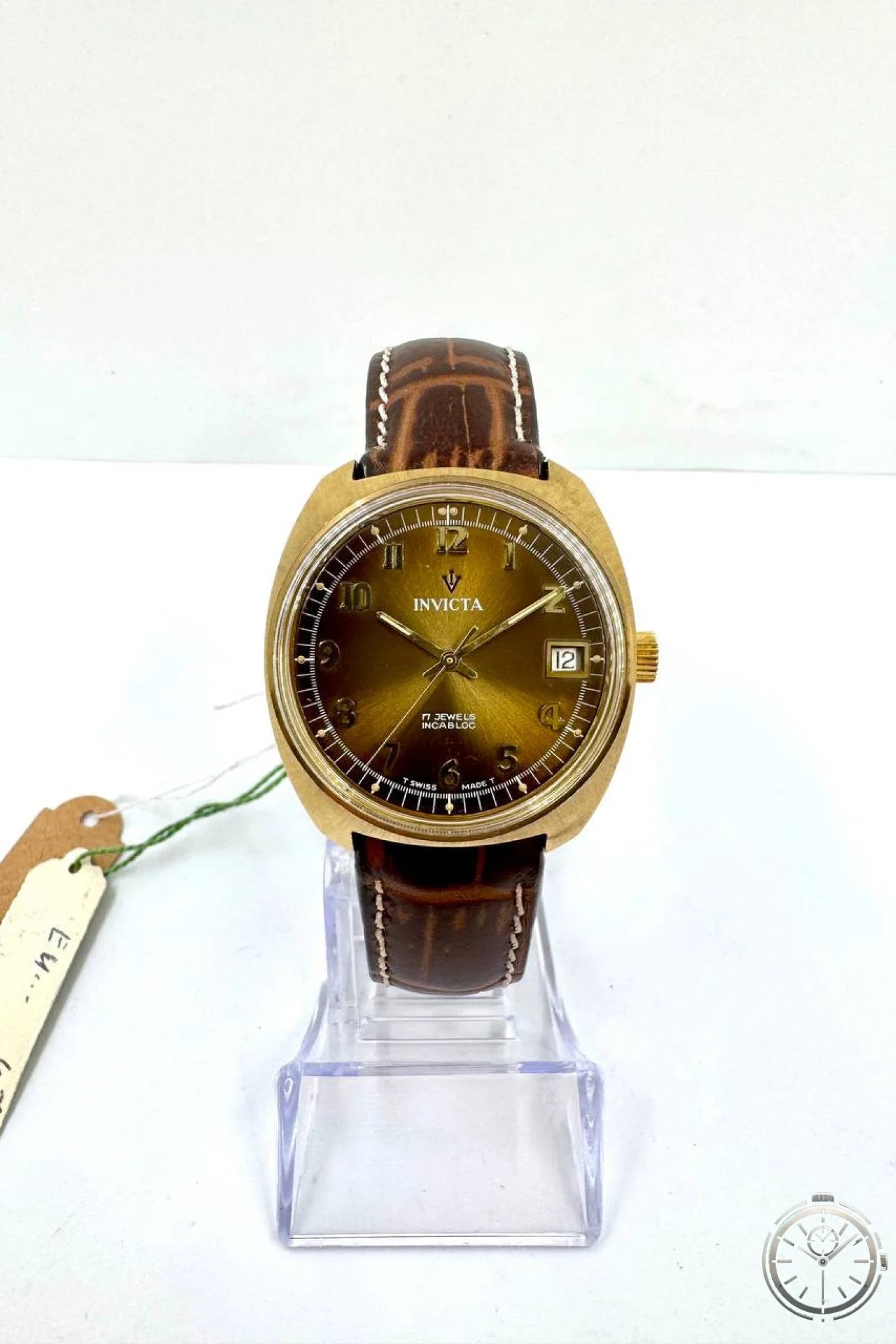 Invicta Swiss Made Carica Manuale 17 Jewels Incabloc — Cassa Bronzo 34mm — Vista frontale angolata
