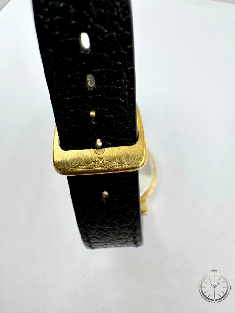 dettaglio fibbia logata orologio Longines Swiss Made anni '60