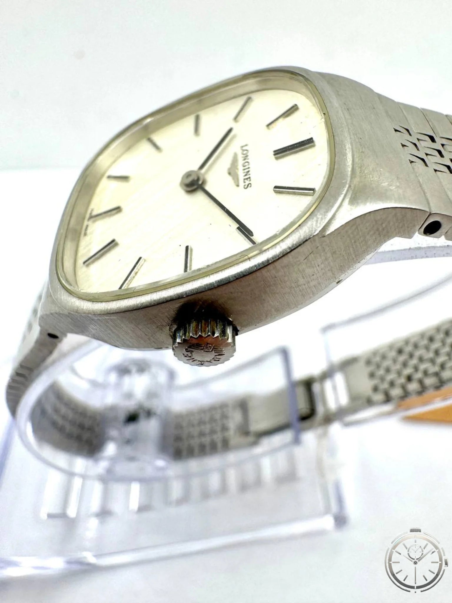 Longines Vintage '70 Donna — Dettaglio corona logata Longines e profilo laterale 6mm