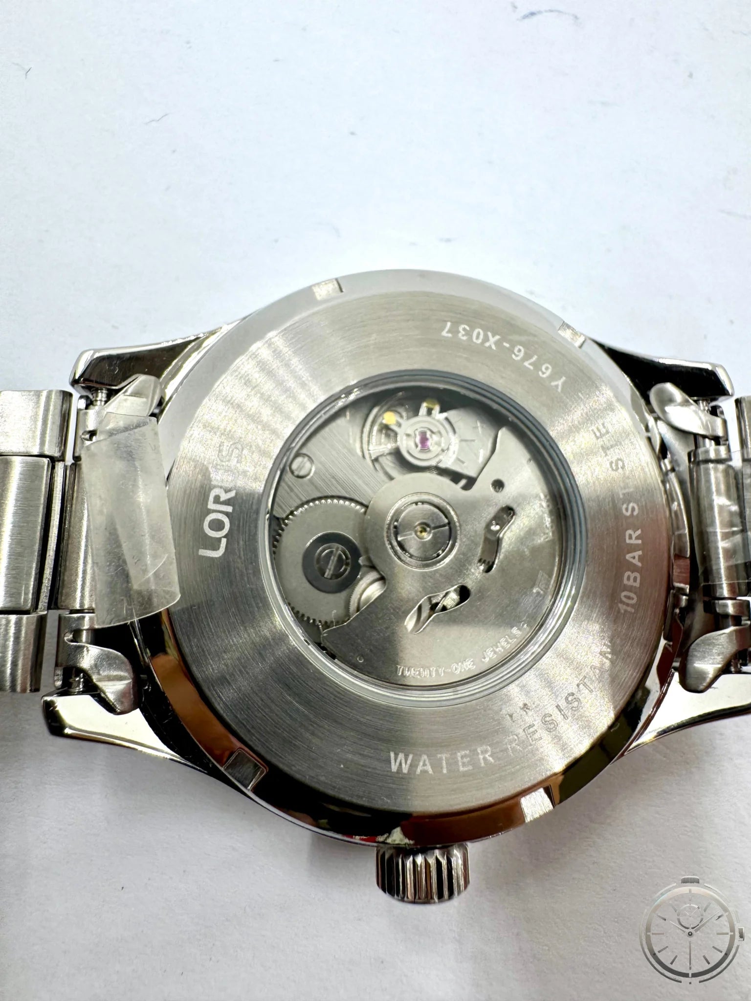 dettaglio fondello orologio LORUS Automatic Military