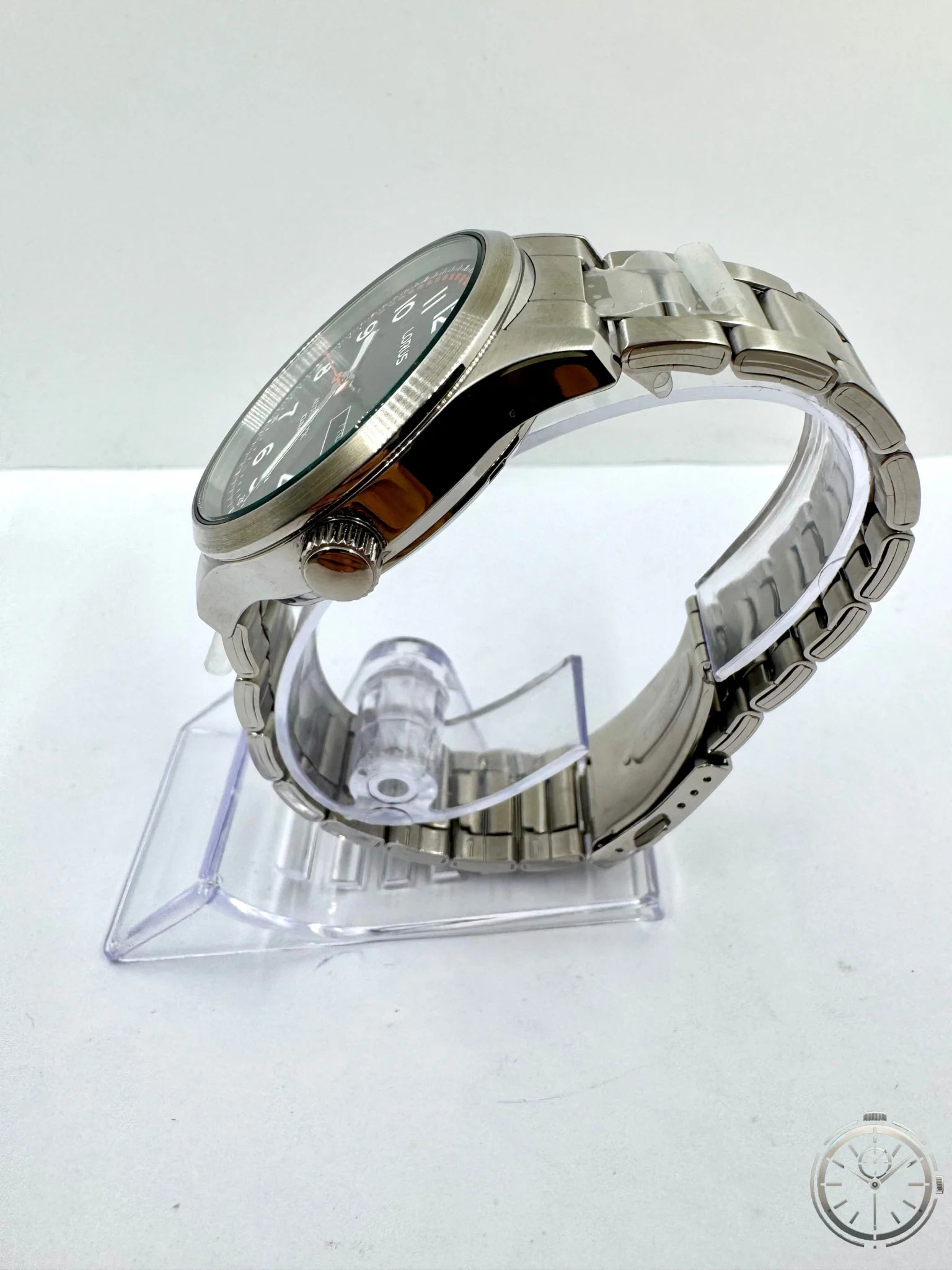 vista lato corona orologio LORUS Automatic Military