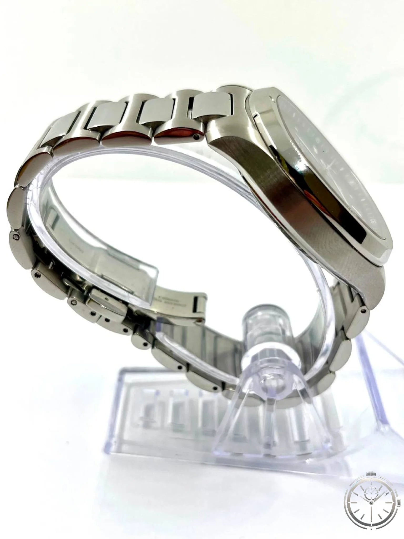 Mido Multifort TV Big Date — Vista laterale sinistra con bracciale acciaio e chiusura deployant
