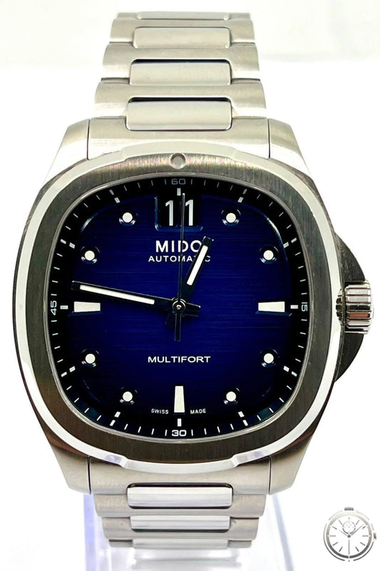 Mido Multifort TV Big Date M049.526.11.041.00 — Vista frontale quadrante blu sunray Big Date 12 bracciale acciaio