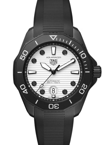 vista frontale quadrante bianco TAG Heuer Aquaracer Calibre 5