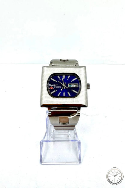 Ricoh Sakura Vintage Automatico — Vista frontale su espositore