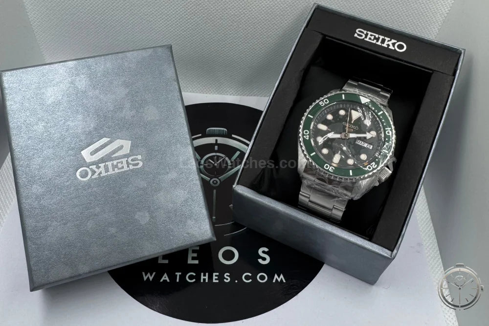 vista Orologio Seiko 5 Sports SRPD63K1 nella confezione originale