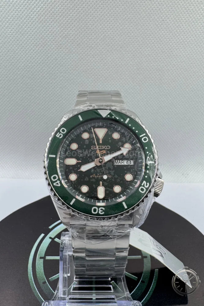 vista frontale Orologio Seiko 5 Sports SRPD63K1