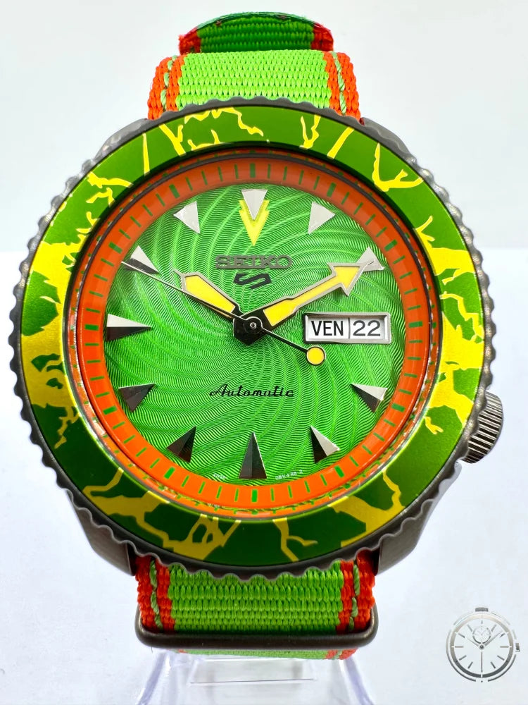 zoom dial orologio Seiko 5 Sports Street Fighter V Limited Edition – Blanka SRPF23
