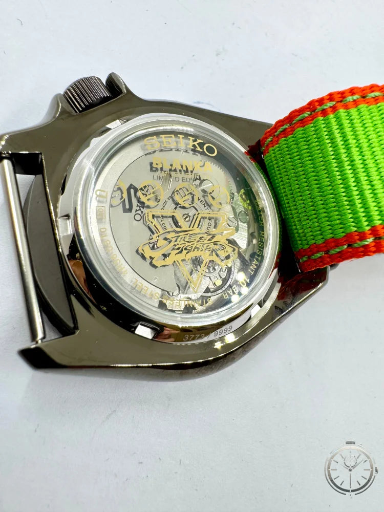 dettaglio fondello orologio Seiko 5 Sports Street Fighter V Limited Edition – Blanka SRPF23