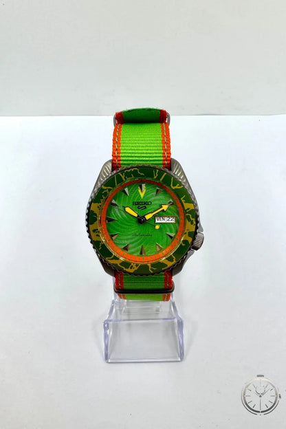 vista frontale orologio Seiko 5 Sports Street Fighter V Limited Edition – Blanka SRPF23
