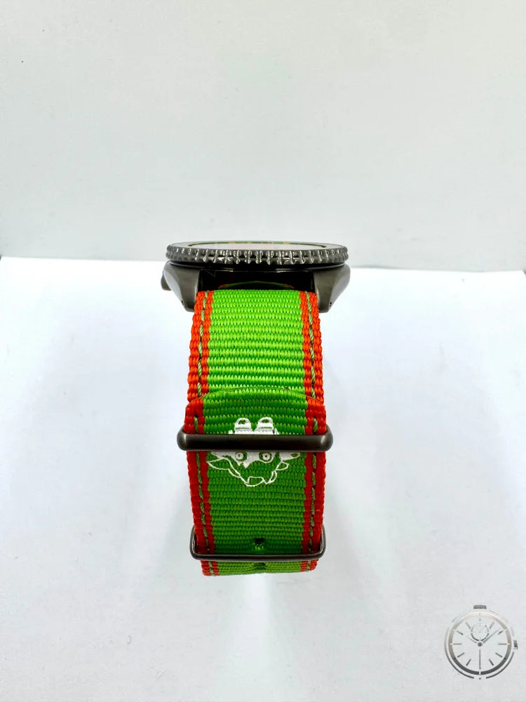 vista posteriore orologio Seiko 5 Sports Street Fighter V Limited Edition – Blanka SRPF23