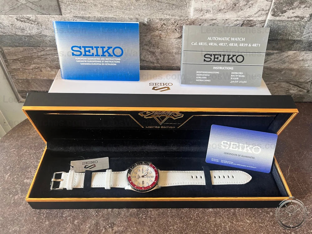 vista Seiko 5 Sports Street Fighter V Limited Edition - Ryu SRPF19 in confezione originale con cofanetto + scatola + documenti