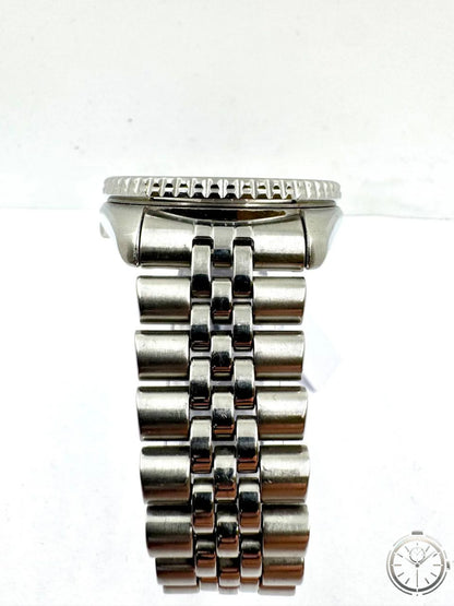 Seiko SKX007 Scuba Diver's 200m — Dettaglio bracciale jubilee 5 maglie in acciaio