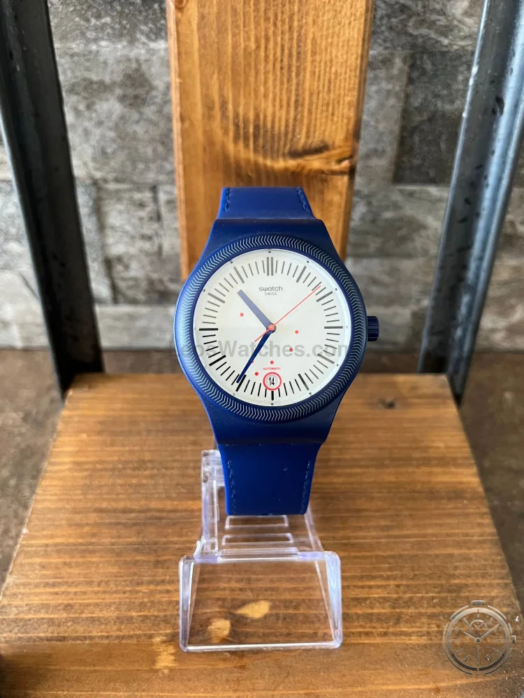 vista frontale Swatch Automatico Sistem51 SUTN401 in plastica blu