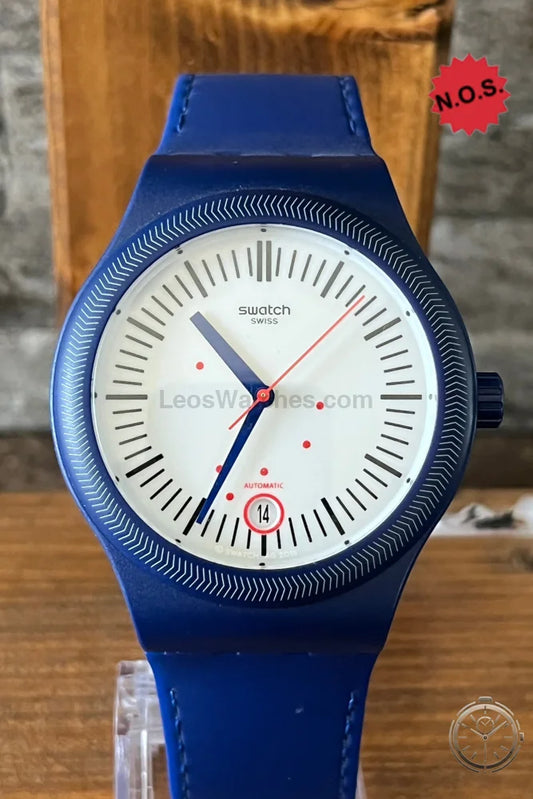 dettaglio quadrante Swatch Automatico Sistem51 SUTN401 in plastica blu