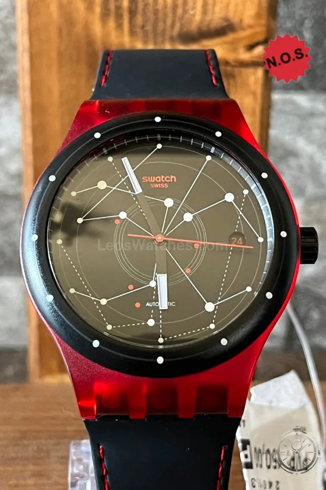 dettaglio quadrante Swatch Sistem51 Automatico Red