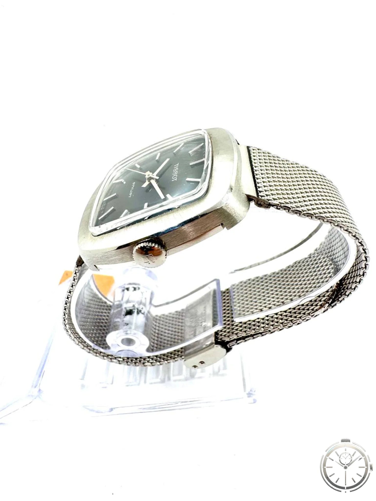 Tissot Stylist NOS — Vista laterale destra con bracciale mesh