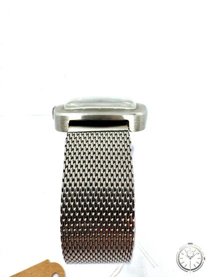 Tissot Stylist NOS — Dettaglio chiusura deployante logata Tissot e bracciale mesh