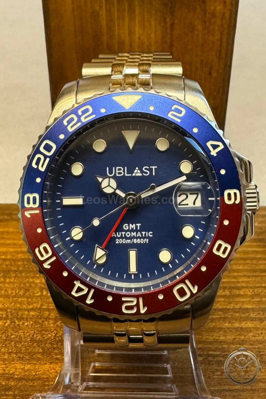 Dettaglio quadrante orologio UBLAST Automatic GMT Pepsi Ref. UBDGMJ40BUR