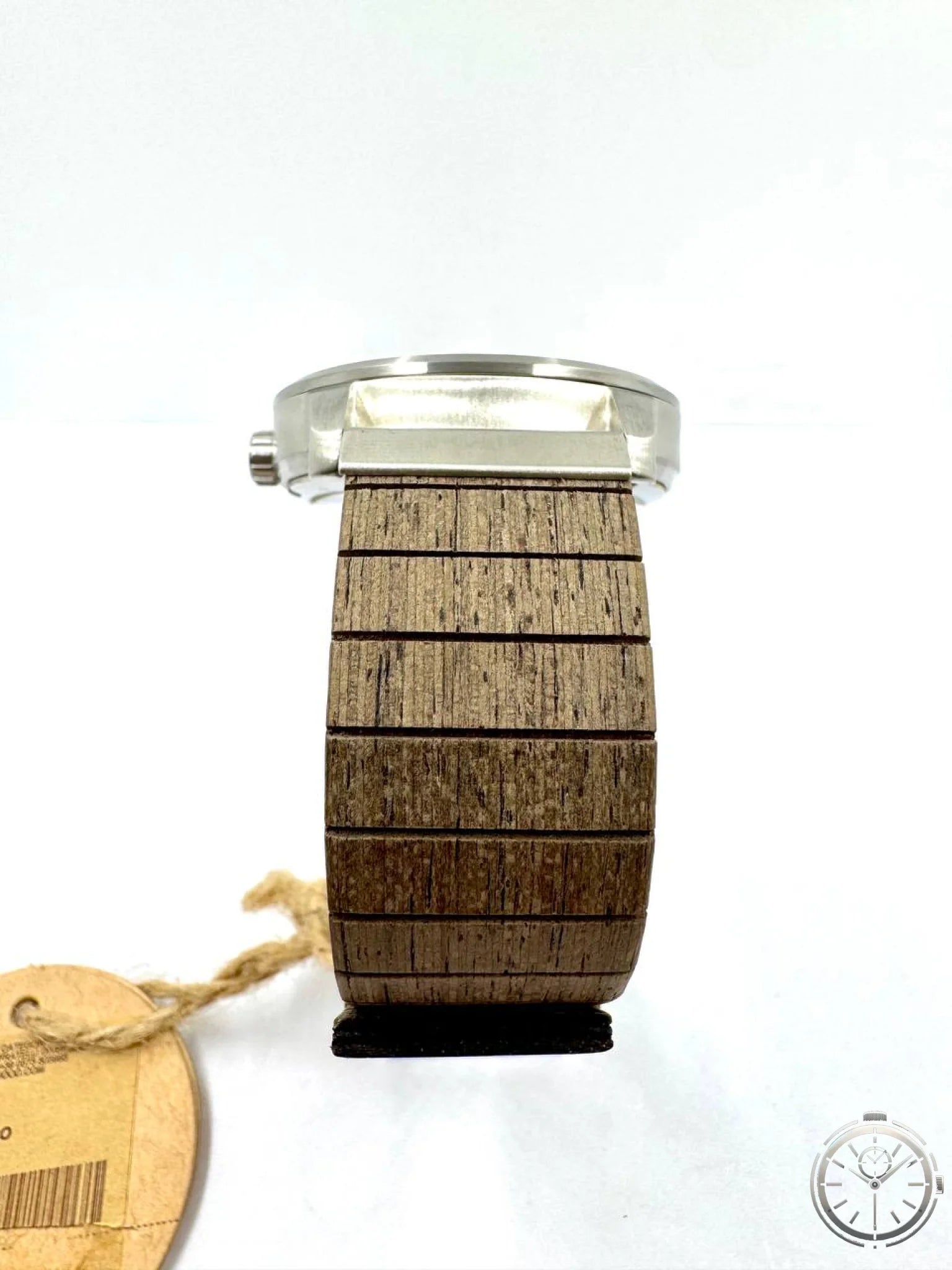 WeWood Foremast Silver Choco — Automatico Miyota 82S7 Skeleton Legno e Acciaio Riciclato — Dettaglio bracciale maglie in legno walnut
