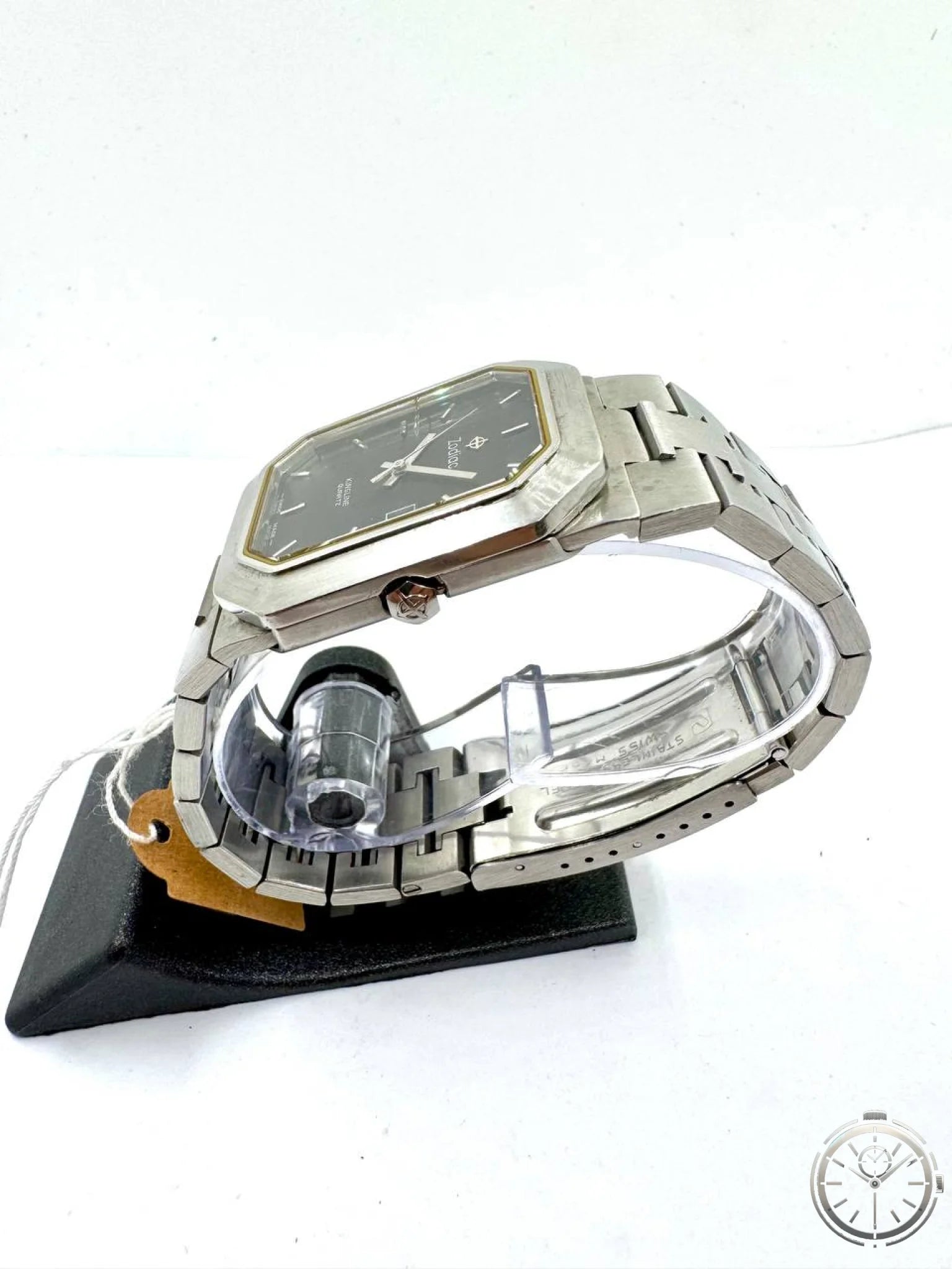 Zodiac King Line Quartz — Vista laterale destra con corona logata e profilo cassa 8mm con bracciale integrato